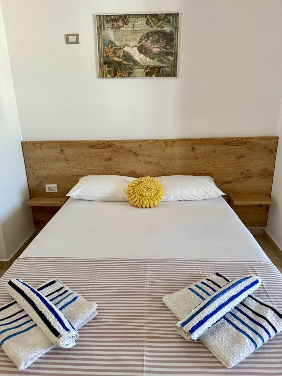 Bed, Bedroom, towels