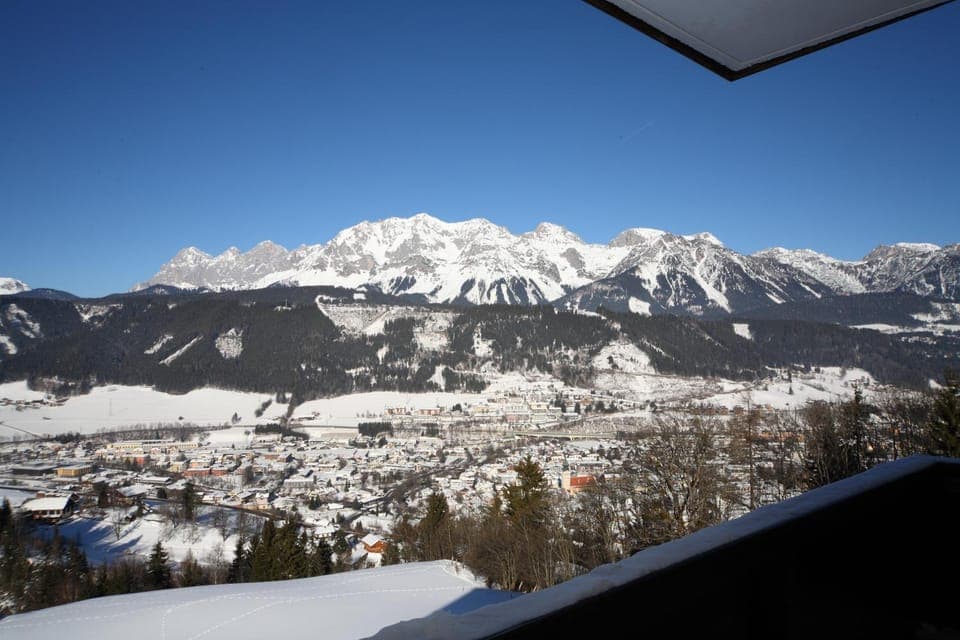 Balcony/Terrace, City view, Mountain view