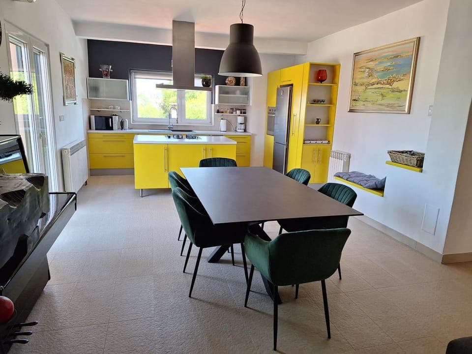 Kitchen or kitchenette, Living room, Dining area, oven, stove