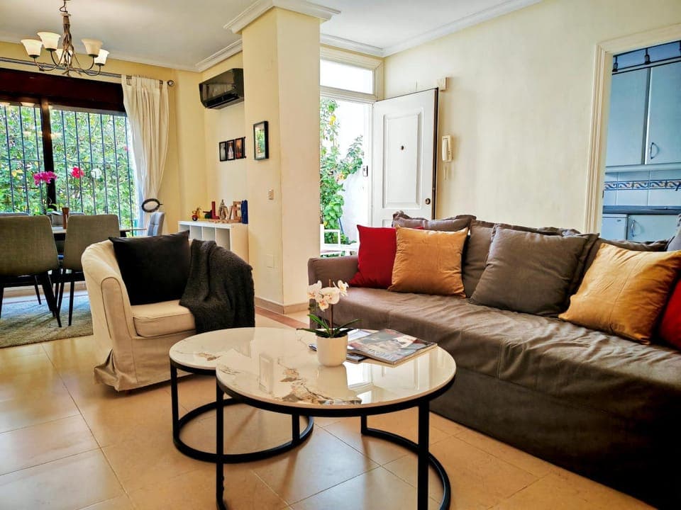 Living room, Seating area