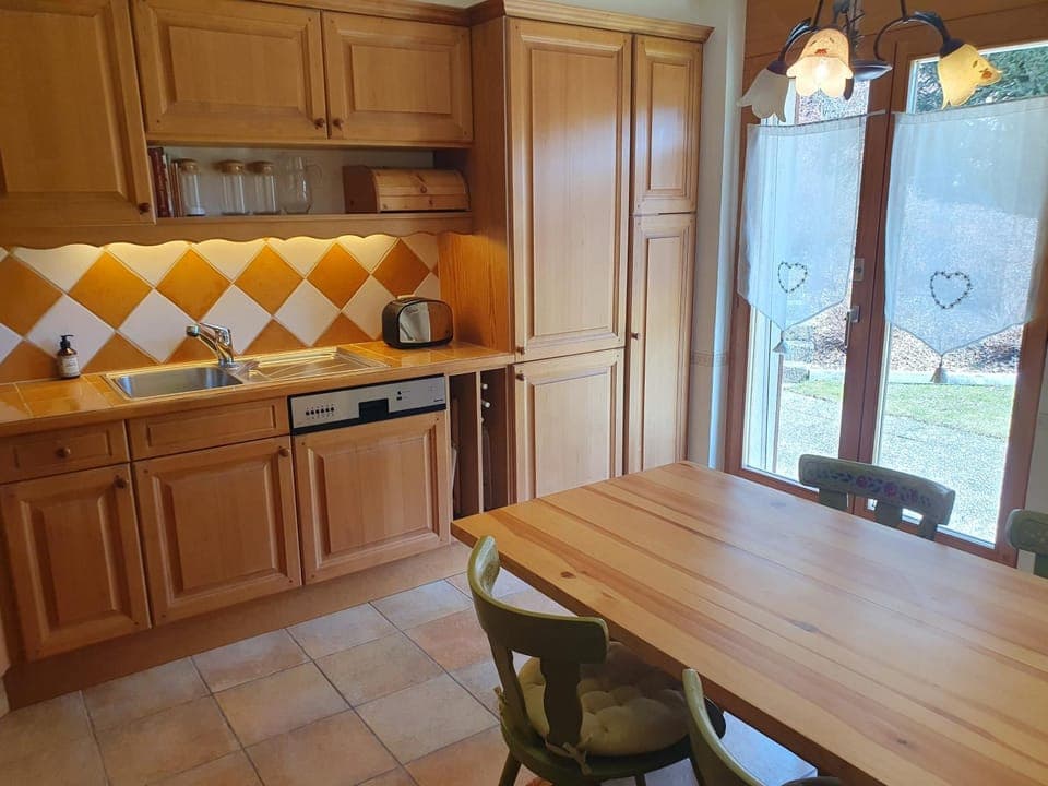 Kitchen or kitchenette, dishwasher