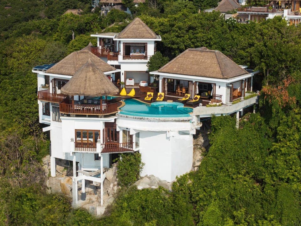 Property building, Day, Natural landscape, Bird's eye view, Pool view, Swimming pool, sunbed