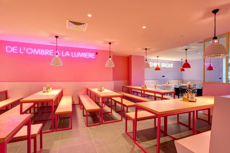 Restaurant/places to eat, Lounge or bar, Decorative detail, Seating area