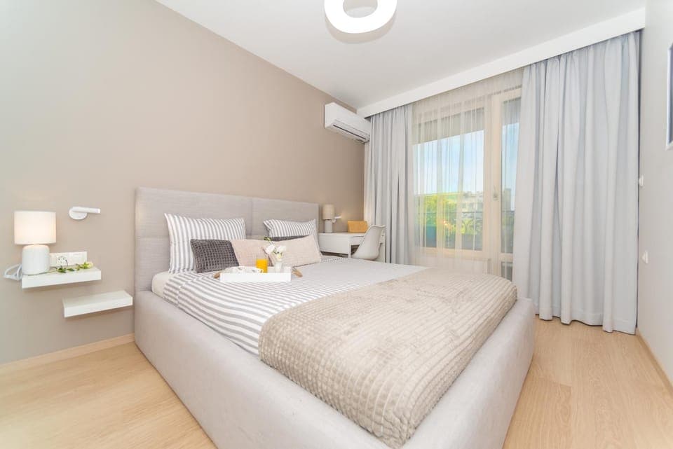 Bed, Bedroom, air conditioner