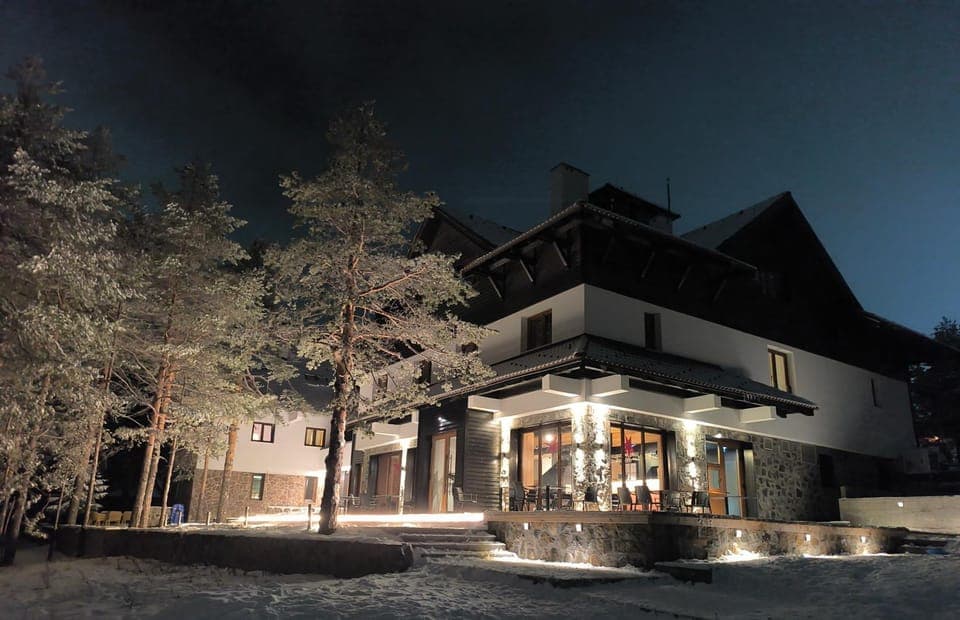 Property building, Restaurant/places to eat