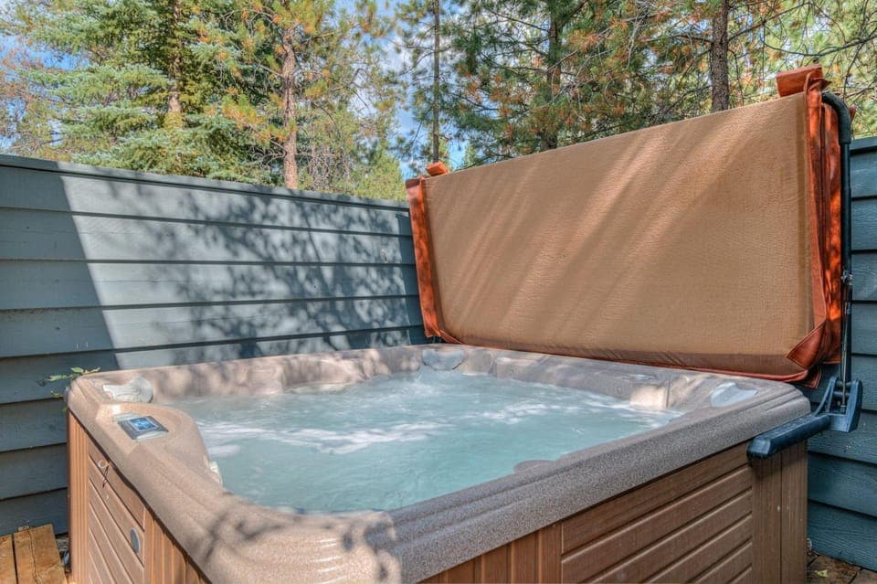 Pet-Friendly Sunriver Vacation Rental, A/C, Hot Tub & SHARC House in Sunriver