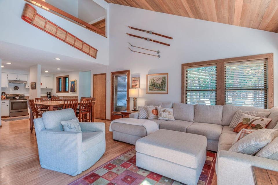 Pet-Friendly Sunriver Vacation Rental, A/C, Hot Tub & SHARC House in Sunriver