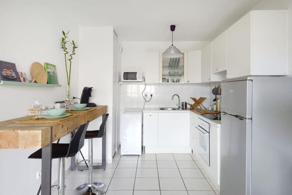 Coffee/tea facilities, Kitchen or kitchenette, Dining area