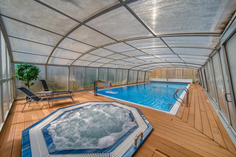 Hot Tub, Swimming pool