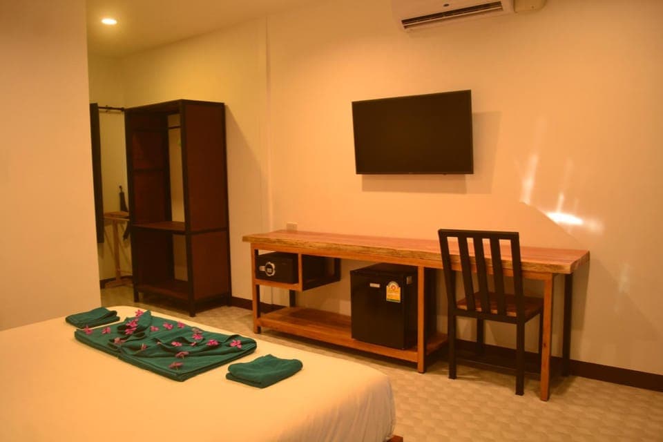 Bedroom, air conditioner