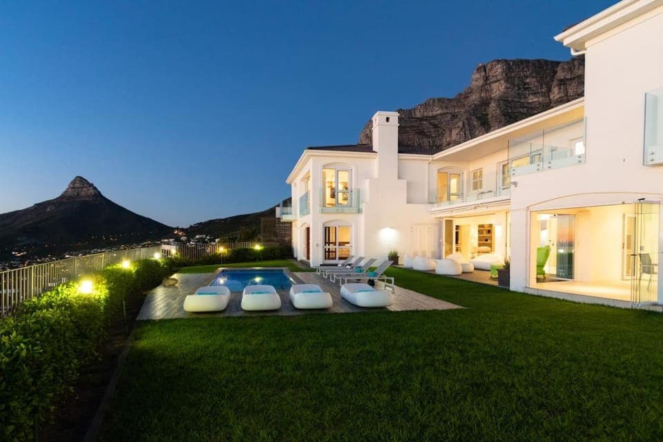 Property building, Patio, Night, Natural landscape, Garden, Garden view, Mountain view, Pool view, Swimming pool, sunbed