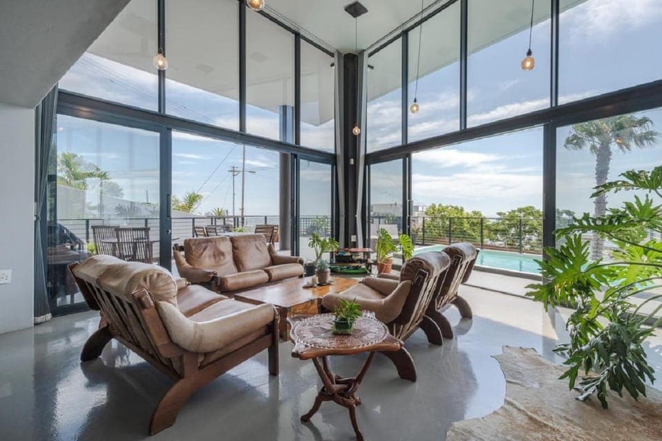 Communal lounge/ TV room, Living room, Lounge or bar