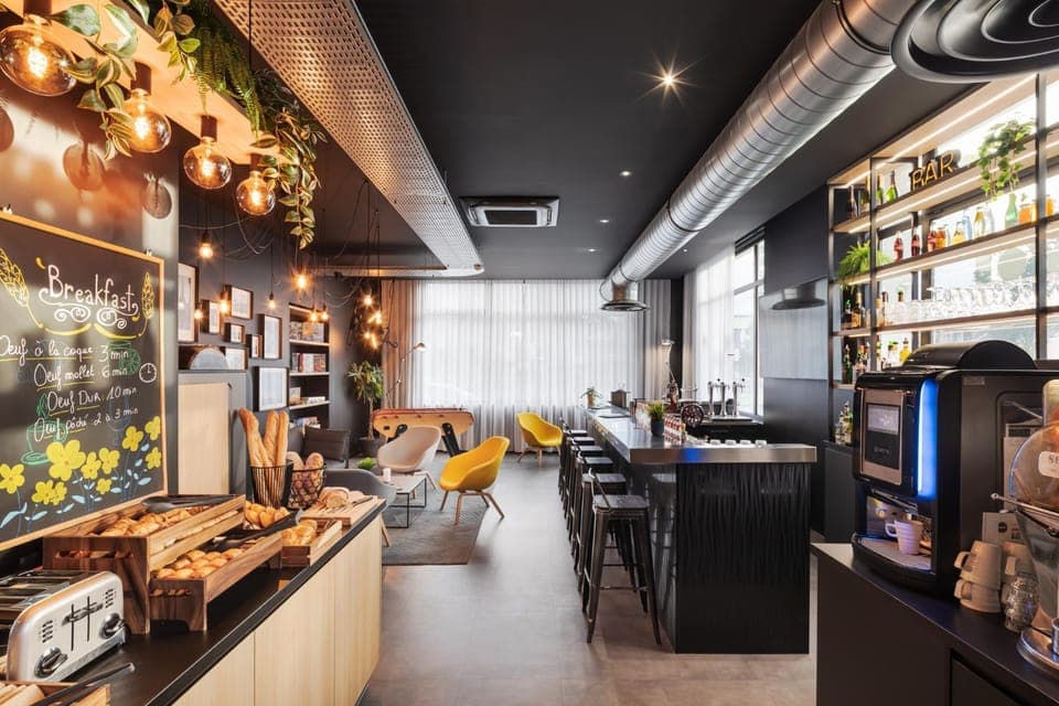 Restaurant/places to eat, Living room, Lounge or bar, Food and drinks, Banquet/Function facilities, Seating area, Food, Drinks