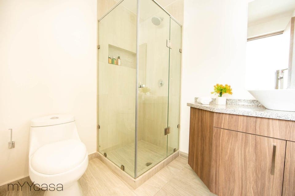 Shower, Toilet, Bathroom, towels