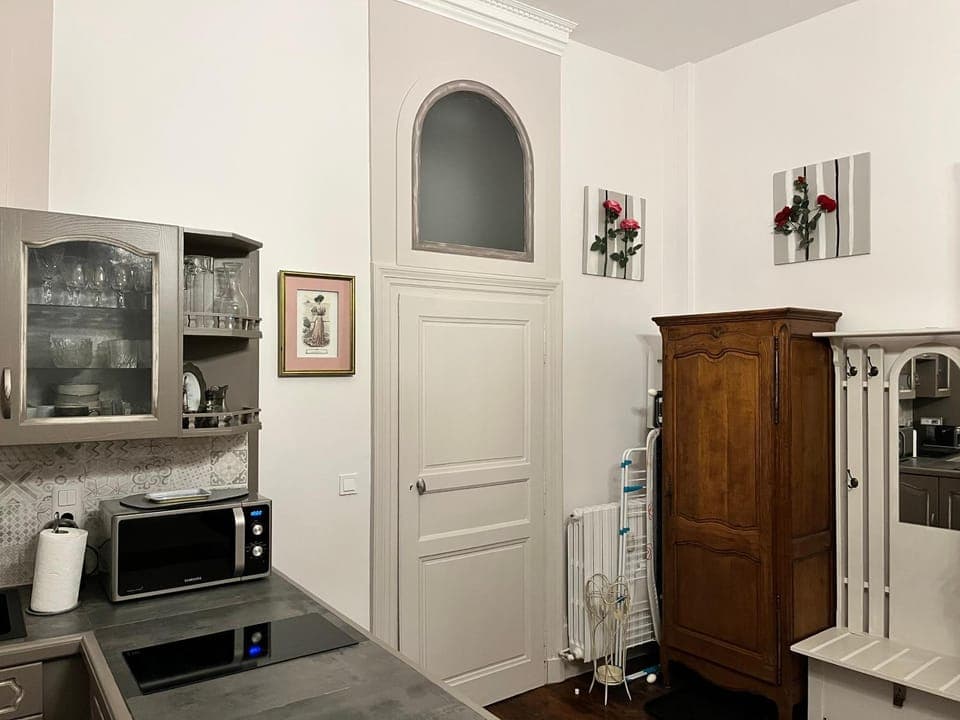 Kitchen or kitchenette, stove