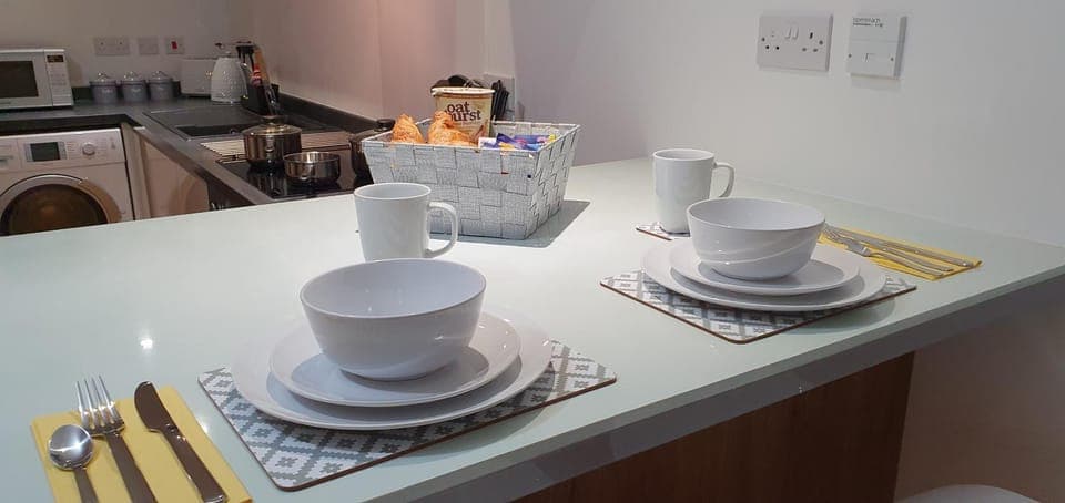 Coffee/tea facilities, Kitchen or kitchenette, Dining area, Communal kitchen, Breakfast