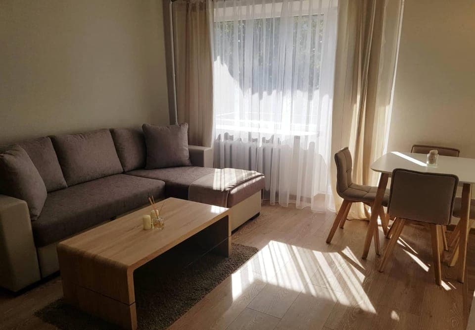 Living room, Lounge or bar, Seating area, Dining area