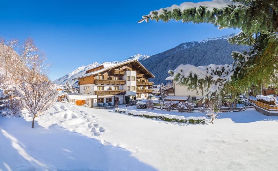 Property building, Winter, Garden