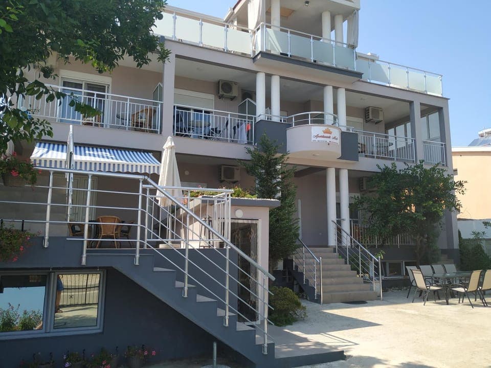 Property building, Facade/entrance