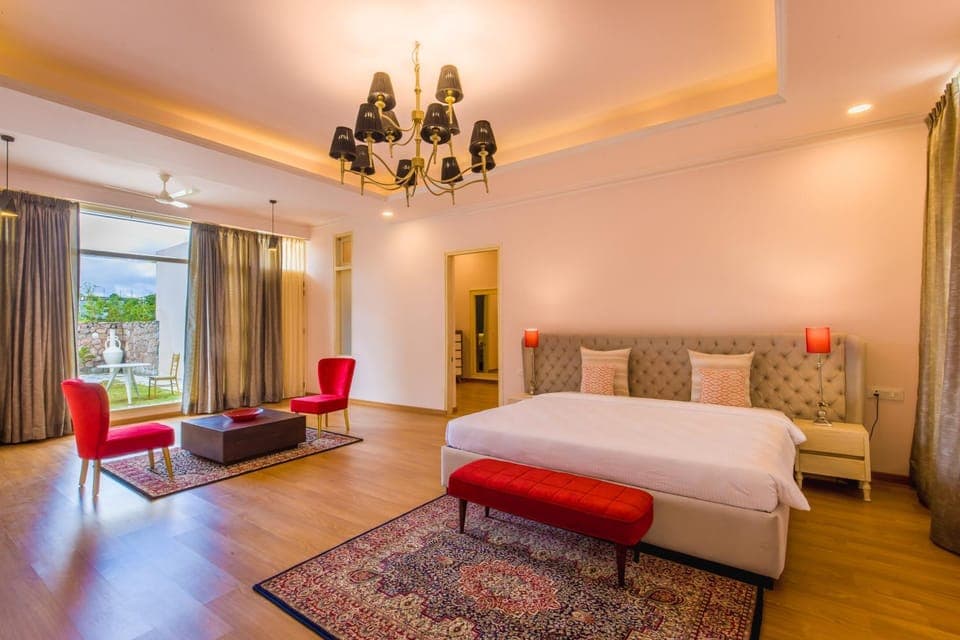 Photo of the whole room, Bedroom