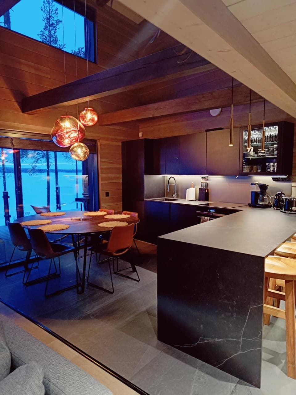 Kitchen or kitchenette, Dining area, minibar