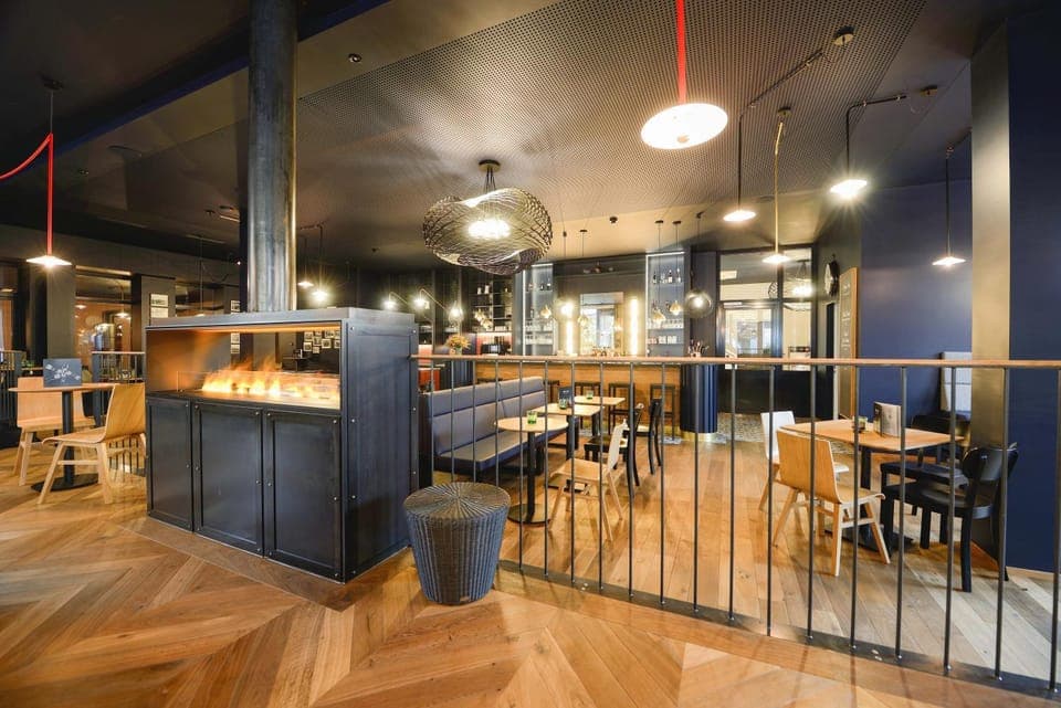 Restaurant/places to eat, Lounge or bar, Seating area