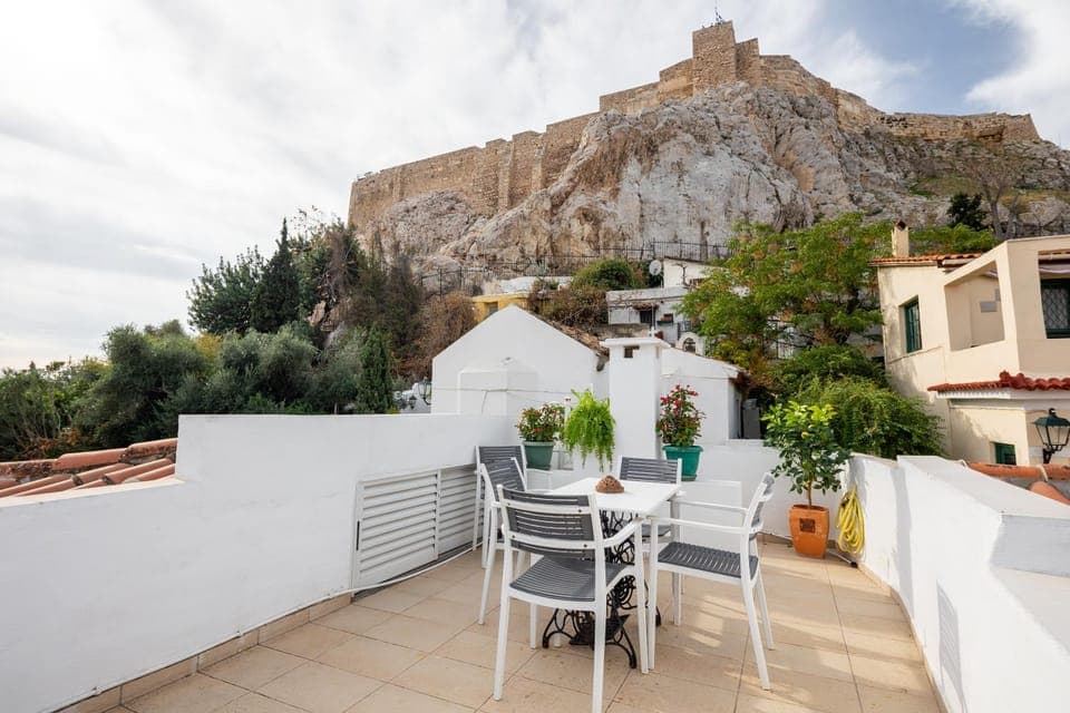 In the shadow of Acropolis Apartment in Plaka