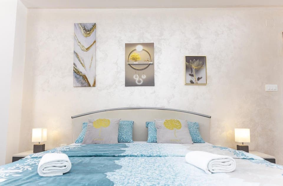 Bed, Photo of the whole room