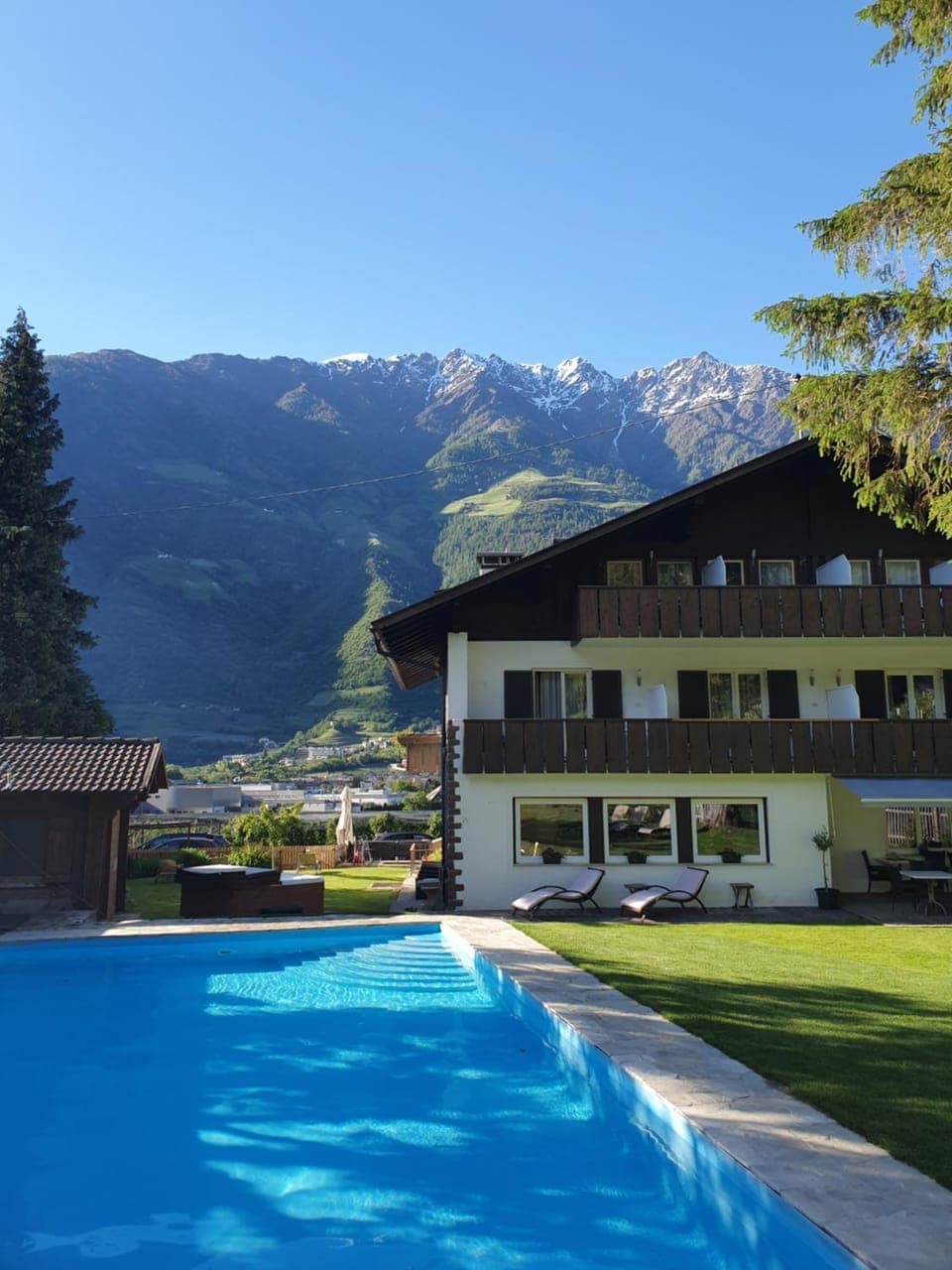 Property building, Bird's eye view, Swimming pool, Swimming pool