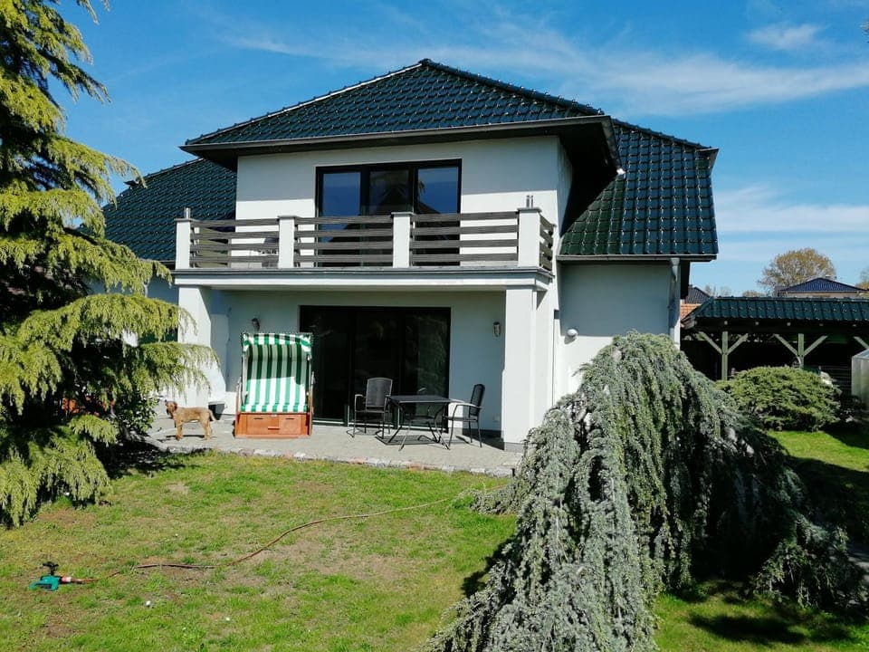 Property building, Garden, Garden view