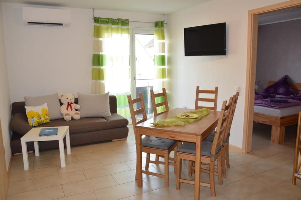 TV and multimedia, Dining area