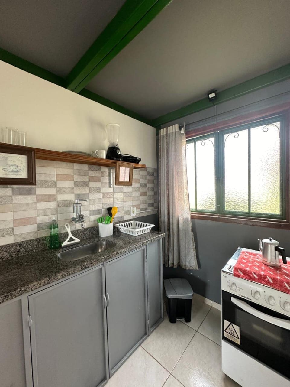 Kitchen or kitchenette, pet friendly, stove