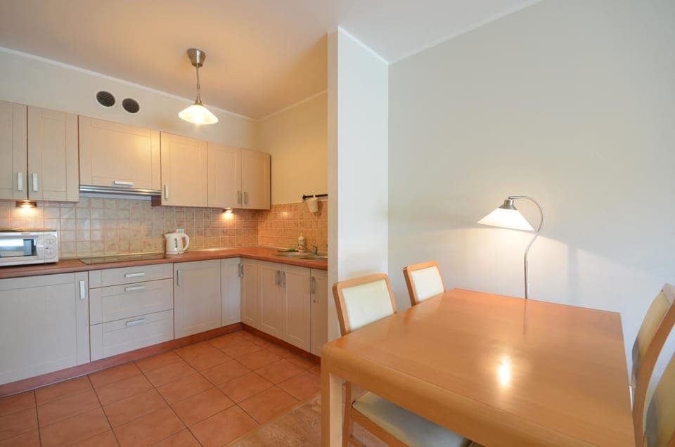 Kitchen or kitchenette, Dining area, pet friendly, stove