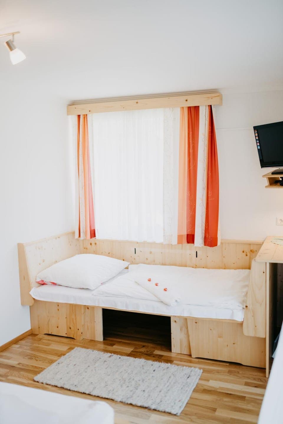 Bedroom, bunk bed
