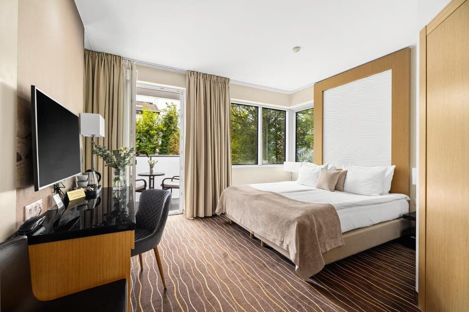 TV and multimedia, Photo of the whole room, Bedroom