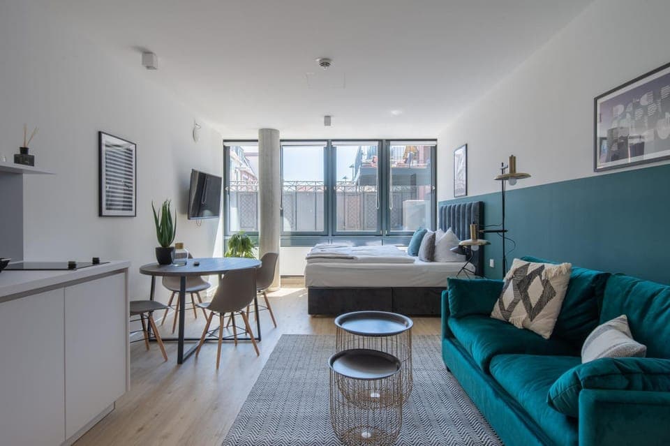 Seating area, Dining area