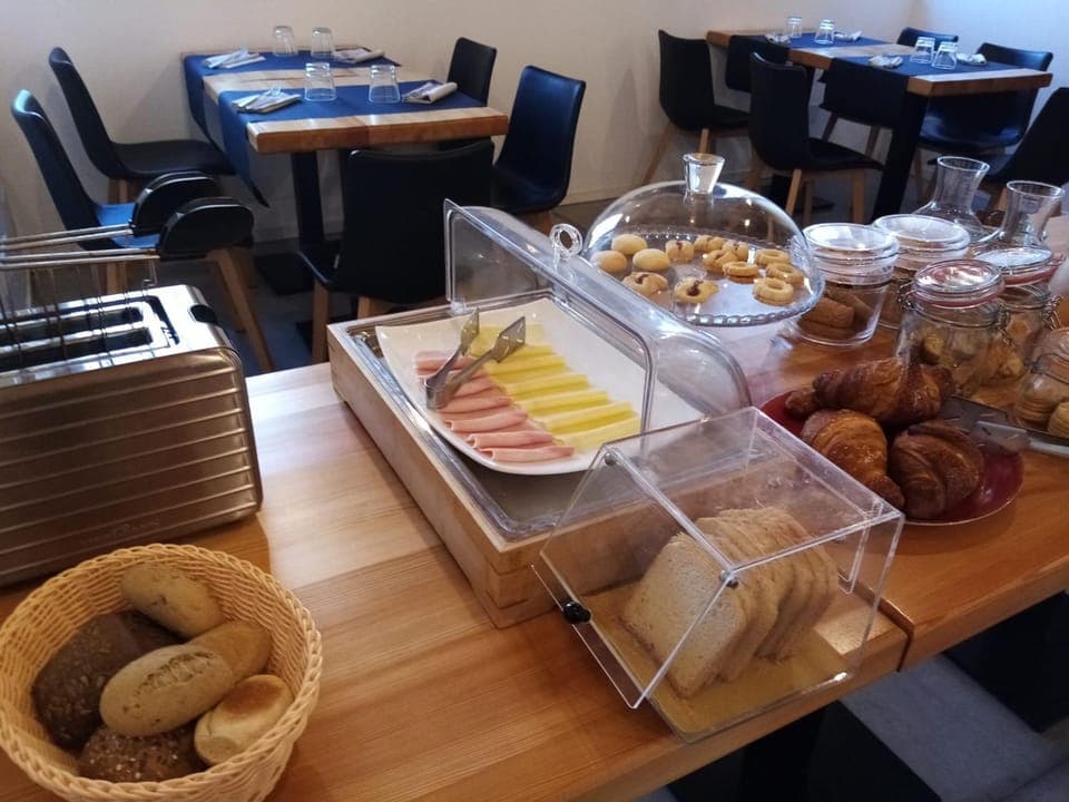 Food and drinks, Breakfast, Continental breakfast, Buffet breakfast