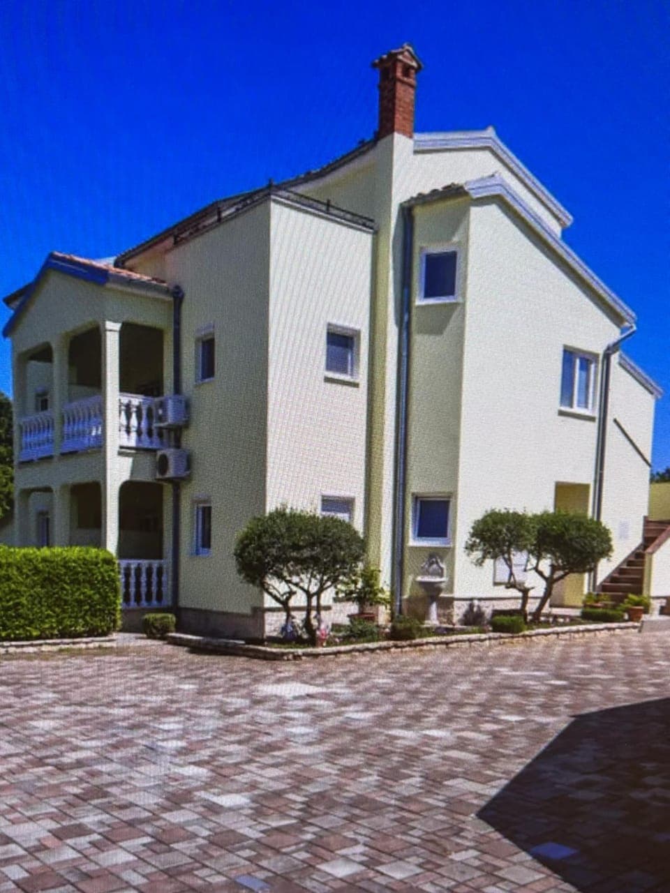 Property building, Day, Parking