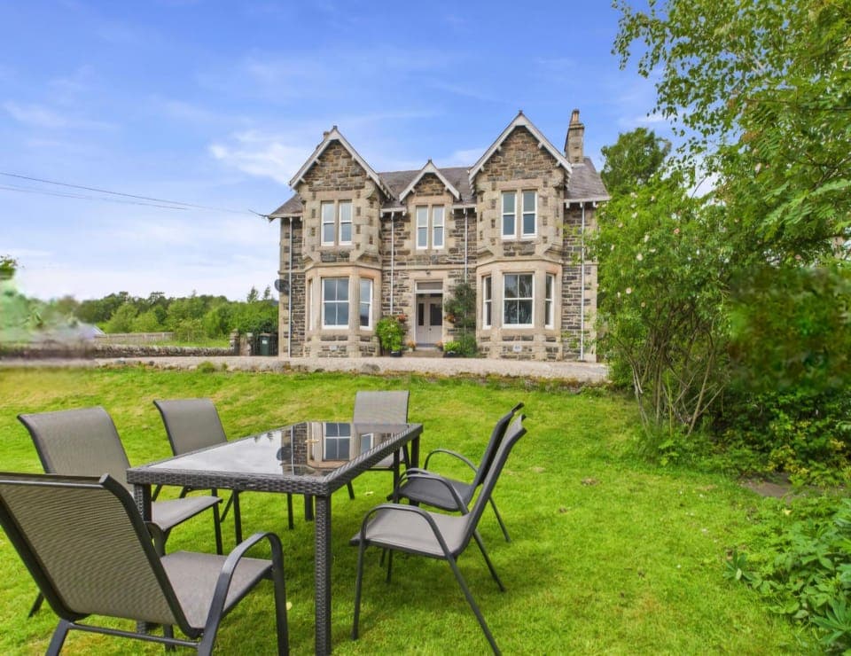 Property building, Spring, Day, Natural landscape, Garden, Seating area, Garden view