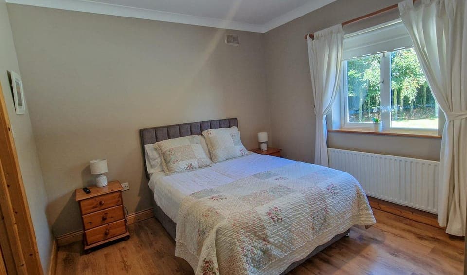 Bed, Photo of the whole room, internet