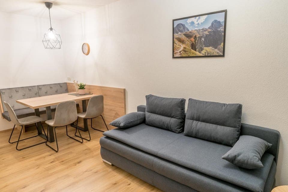 Seating area, Dining area