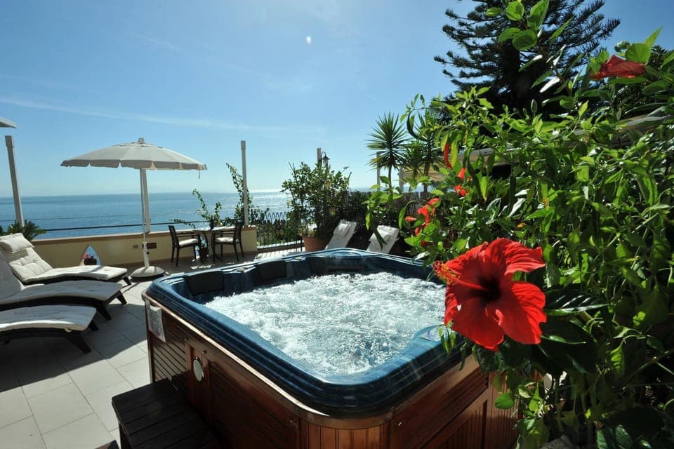 Day, Hot Tub, Balcony/Terrace
