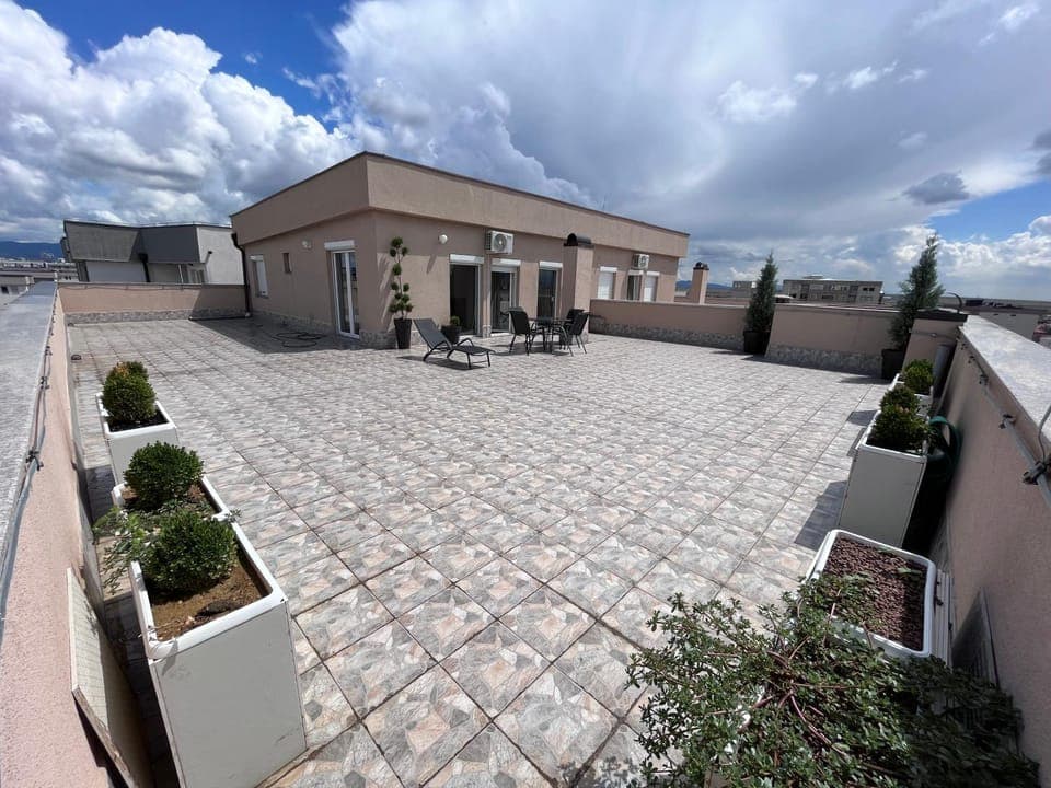 Property building, Garden, Balcony/Terrace