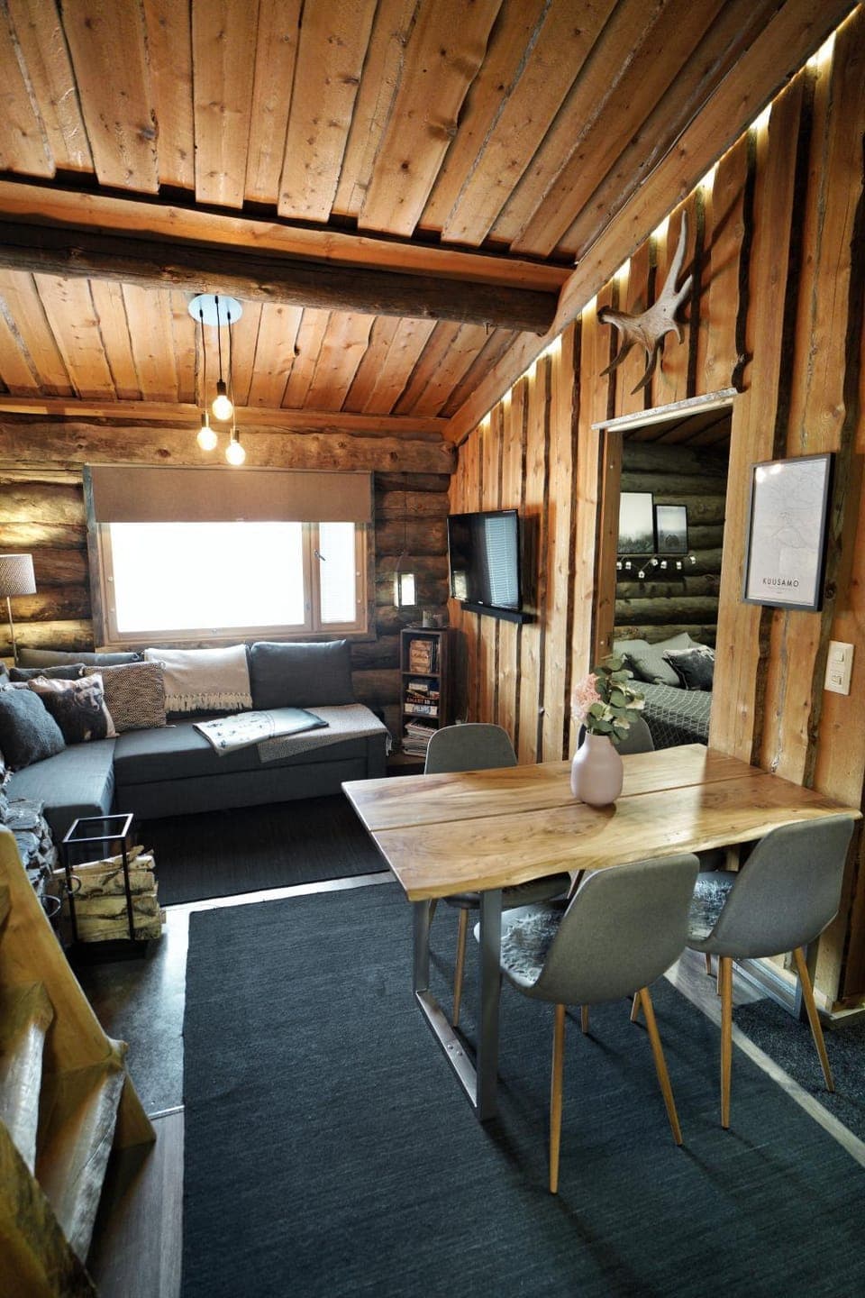 TV and multimedia, Living room, Photo of the whole room, Seating area, Dining area