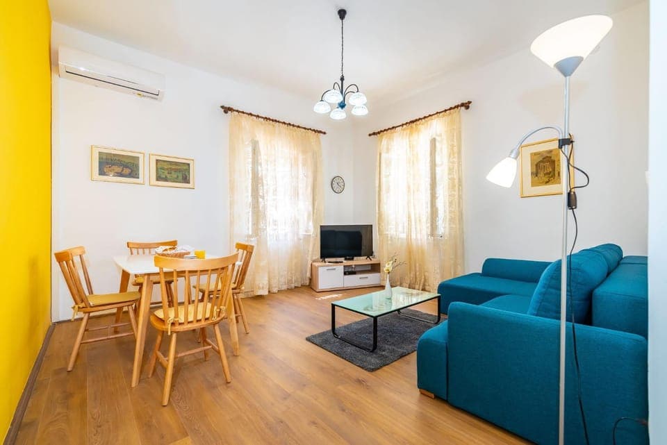 TV and multimedia, Living room, Seating area