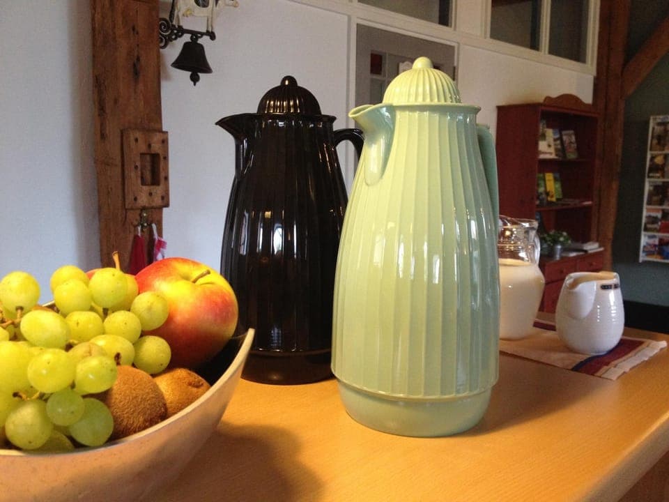 Coffee/tea facilities, Food and drinks, On site, Food, Drinks