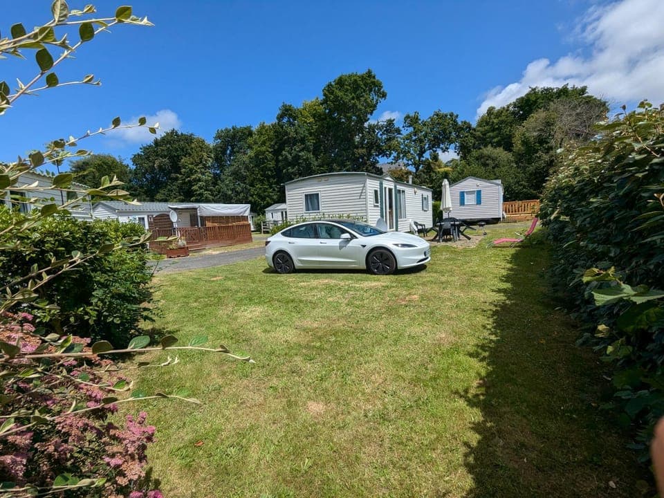 Property building, Garden, Garden view, Parking