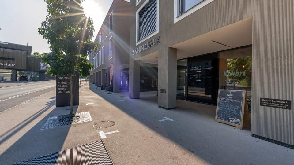 Property building, Facade/entrance