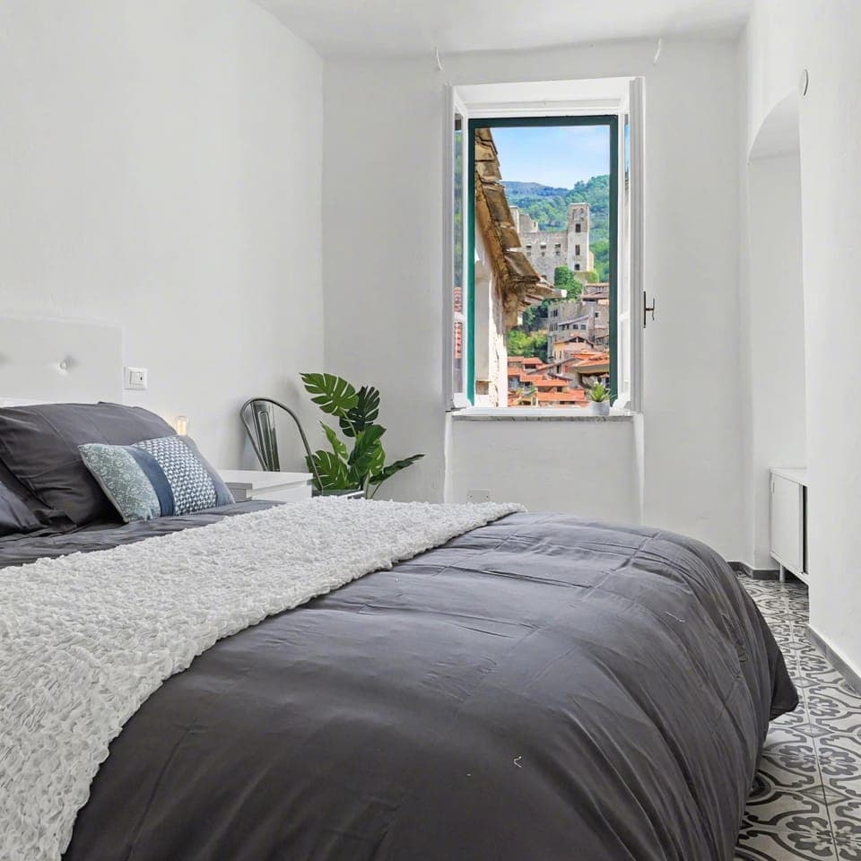 View (from property/room), Bedroom, City view, Landmark view, Mountain view