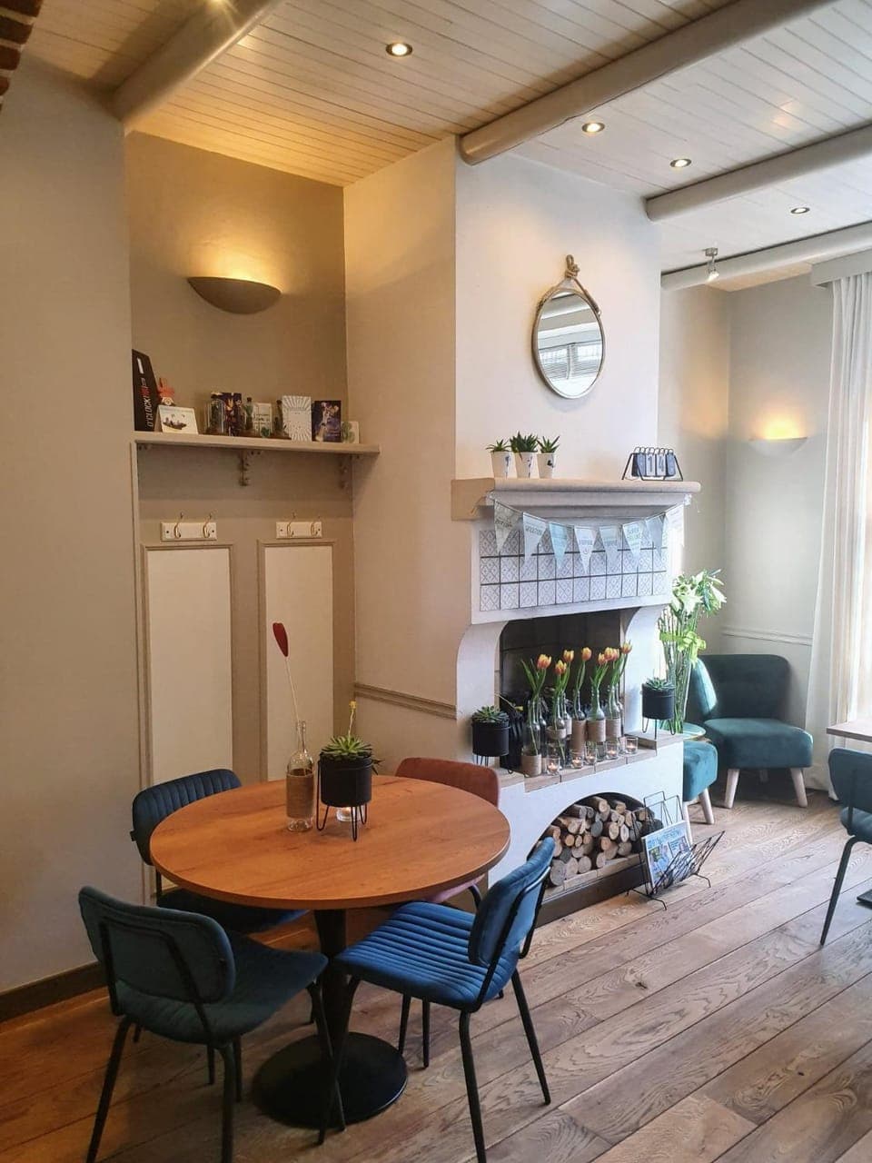 Lounge or bar, Seating area, Dining area, Breakfast, Lunch, Drinks